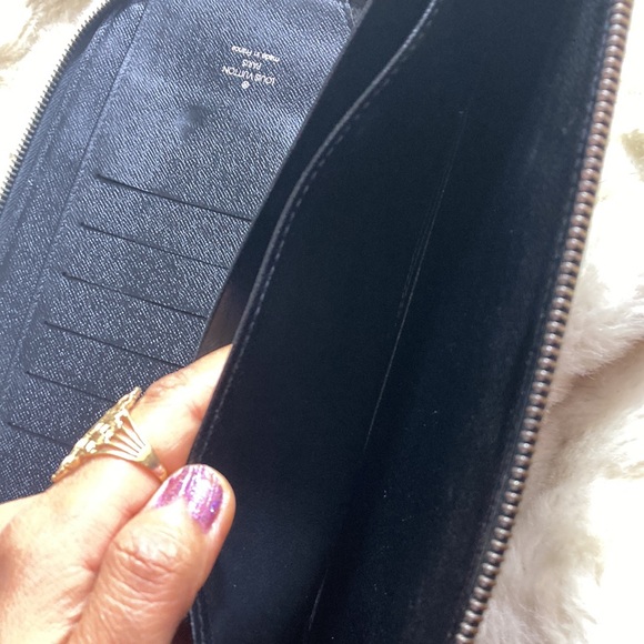 Authentic LOuis Vuitton Organizer - Picture 12 of 16